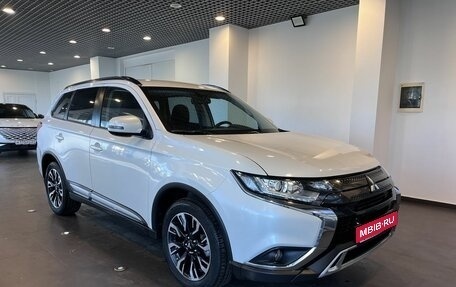 Mitsubishi Outlander III рестайлинг 3, 2021 год, 2 730 000 рублей, 1 фотография