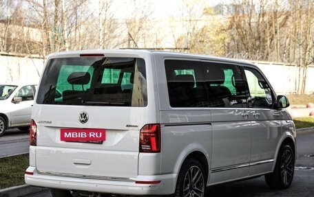 Volkswagen Multivan T6 рестайлинг, 2020 год, 4 699 000 рублей, 7 фотография