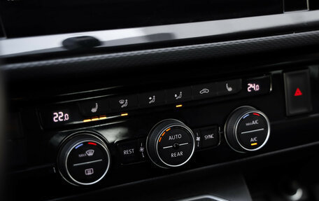 Volkswagen Multivan T6 рестайлинг, 2020 год, 4 699 000 рублей, 21 фотография