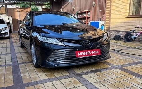 Toyota Camry, 2020 год, 3 300 000 рублей, 2 фотография