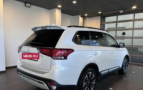 Mitsubishi Outlander III рестайлинг 3, 2021 год, 2 730 000 рублей, 3 фотография