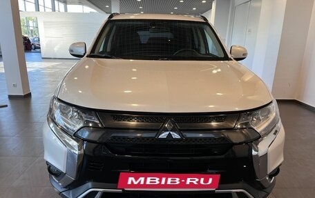Mitsubishi Outlander III рестайлинг 3, 2021 год, 2 730 000 рублей, 8 фотография