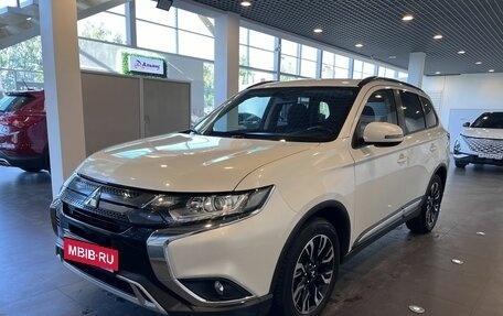 Mitsubishi Outlander III рестайлинг 3, 2021 год, 2 730 000 рублей, 7 фотография