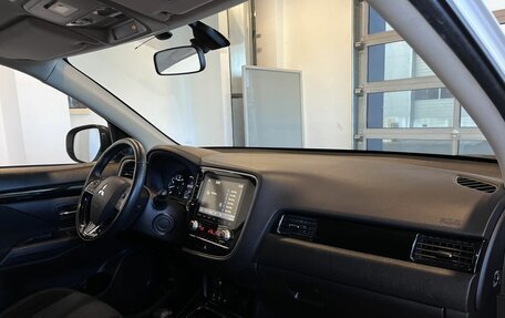 Mitsubishi Outlander III рестайлинг 3, 2021 год, 2 730 000 рублей, 12 фотография