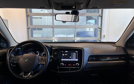 Mitsubishi Outlander III рестайлинг 3, 2021 год, 2 730 000 рублей, 9 фотография