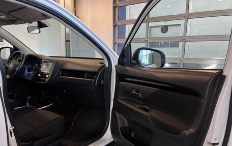 Mitsubishi Outlander III рестайлинг 3, 2021 год, 2 730 000 рублей, 24 фотография