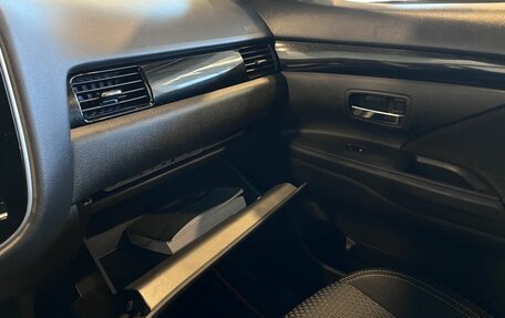 Mitsubishi Outlander III рестайлинг 3, 2021 год, 2 730 000 рублей, 27 фотография