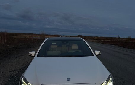 Mercedes-Benz E-Класс, 2013 год, 2 700 000 рублей, 1 фотография