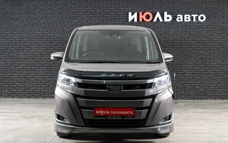 Toyota Noah III, 2018 год, 2 200 000 рублей, 2 фотография