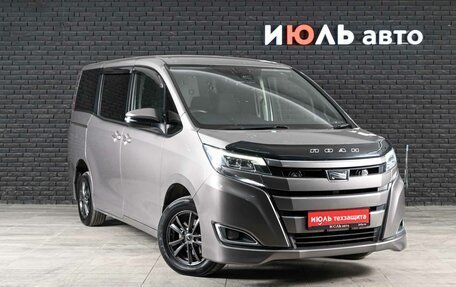 Toyota Noah III, 2018 год, 2 200 000 рублей, 3 фотография