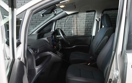 Toyota Noah III, 2018 год, 2 200 000 рублей, 10 фотография