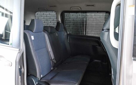 Toyota Noah III, 2018 год, 2 200 000 рублей, 15 фотография