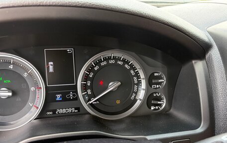 Toyota Land Cruiser 200, 2016 год, 4 500 000 рублей, 17 фотография