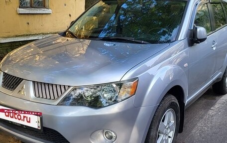 Mitsubishi Outlander III рестайлинг 3, 2008 год, 1 350 000 рублей, 2 фотография