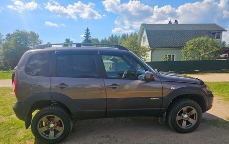 Chevrolet Niva I рестайлинг, 2017 год, 750 000 рублей, 4 фотография