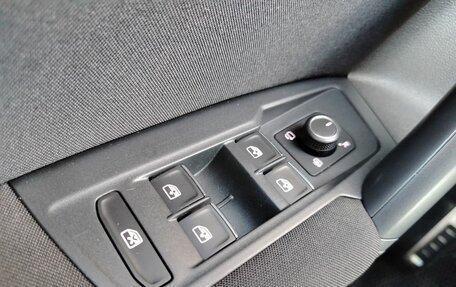 Volkswagen Tiguan II, 2019 год, 2 899 000 рублей, 21 фотография