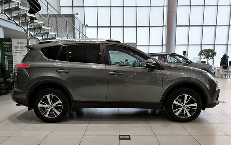 Toyota RAV4, 2017 год, 2 430 000 рублей, 5 фотография