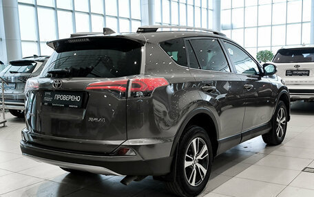 Toyota RAV4, 2017 год, 2 430 000 рублей, 6 фотография