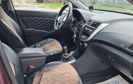 Hyundai Solaris II рестайлинг, 2012 год, 550 000 рублей, 8 фотография