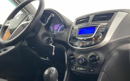 Hyundai Solaris II рестайлинг, 2011 год, 680 000 рублей, 28 фотография