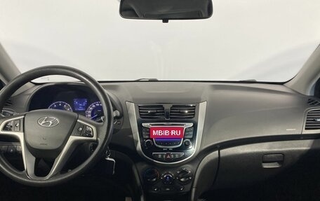 Hyundai Solaris II рестайлинг, 2011 год, 680 000 рублей, 22 фотография