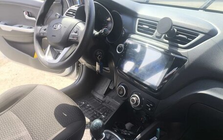 KIA Rio III рестайлинг, 2013 год, 900 000 рублей, 6 фотография