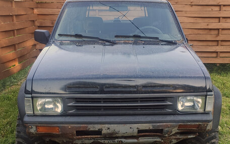 Nissan Terrano II рестайлинг, 1990 год, 190 000 рублей, 3 фотография