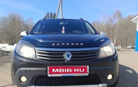 Renault Sandero I, 2013 год, 820 000 рублей, 2 фотография