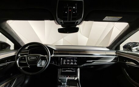 Audi A8, 2019 год, 4 500 000 рублей, 14 фотография