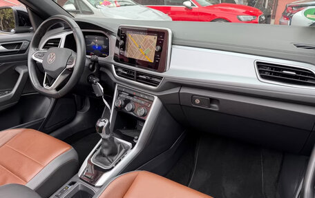 Volkswagen T-Roc I, 2022 год, 2 375 464 рублей, 13 фотография