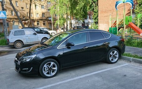 Opel Astra J, 2013 год, 900 000 рублей, 1 фотография