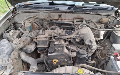 Toyota Hilux Surf III рестайлинг, 2001 год, 1 380 000 рублей, 18 фотография