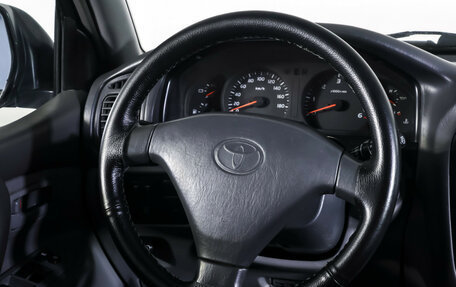 Toyota Land Cruiser 100 рестайлинг 2, 2001 год, 1 500 000 рублей, 14 фотография