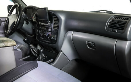 Toyota Land Cruiser 100 рестайлинг 2, 2001 год, 1 500 000 рублей, 11 фотография