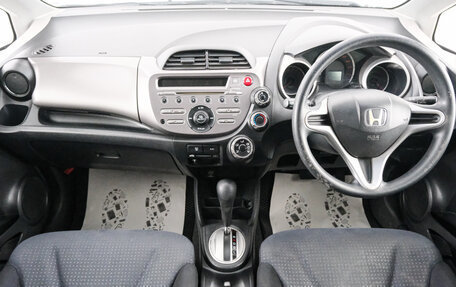 Honda Fit III, 2008 год, 669 000 рублей, 10 фотография