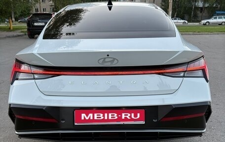 Hyundai Elantra, 2023 год, 2 250 000 рублей, 3 фотография