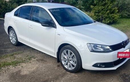 Volkswagen Jetta VI, 2013 год, 1 150 000 рублей, 3 фотография