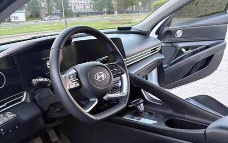 Hyundai Elantra, 2023 год, 2 250 000 рублей, 19 фотография