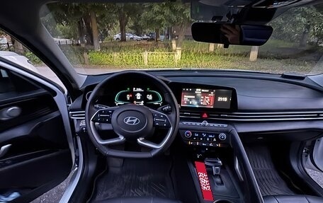 Hyundai Elantra, 2023 год, 2 250 000 рублей, 15 фотография