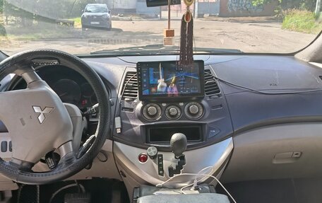 Mitsubishi Grandis, 2004 год, 600 000 рублей, 9 фотография