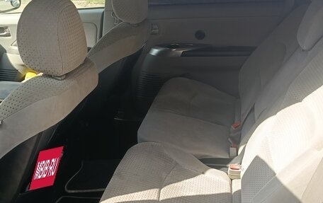 Mitsubishi Grandis, 2004 год, 600 000 рублей, 8 фотография
