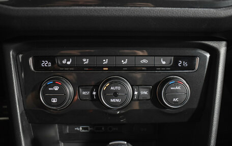 Volkswagen Tiguan II, 2018 год, 2 190 000 рублей, 19 фотография