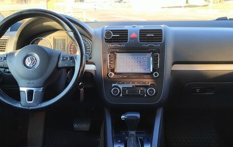 Volkswagen Jetta VI, 2010 год, 730 000 рублей, 3 фотография
