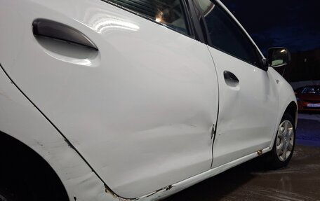 Renault Logan II, 2015 год, 380 000 рублей, 7 фотография