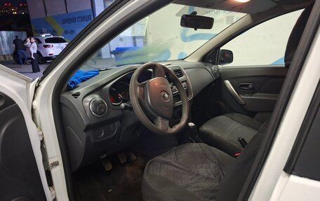 Renault Logan II, 2015 год, 380 000 рублей, 12 фотография