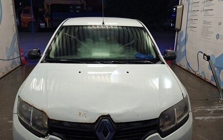 Renault Logan II, 2015 год, 380 000 рублей, 3 фотография