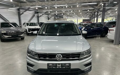 Volkswagen Tiguan II, 2019 год, 2 643 000 рублей, 2 фотография