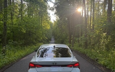 Hyundai Elantra, 2022 год, 2 050 000 рублей, 2 фотография