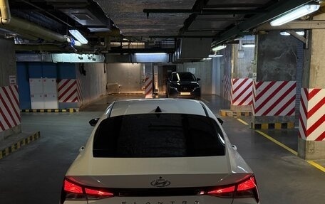 Hyundai Elantra, 2022 год, 2 050 000 рублей, 8 фотография