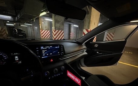 Hyundai Elantra, 2022 год, 2 050 000 рублей, 16 фотография